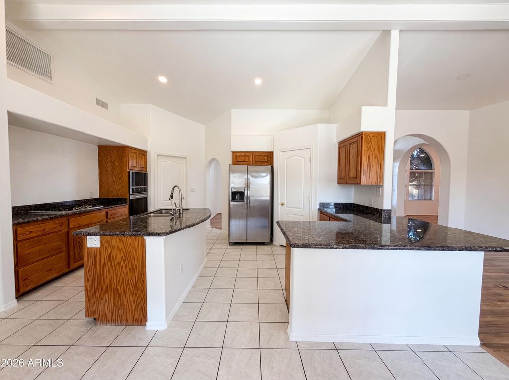1207 E CLEARVIEW Drive, Casa Grande, AZ 85122 — photo 2