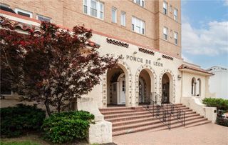 4555 MAIN Street 204, Kansas City, MO 64111