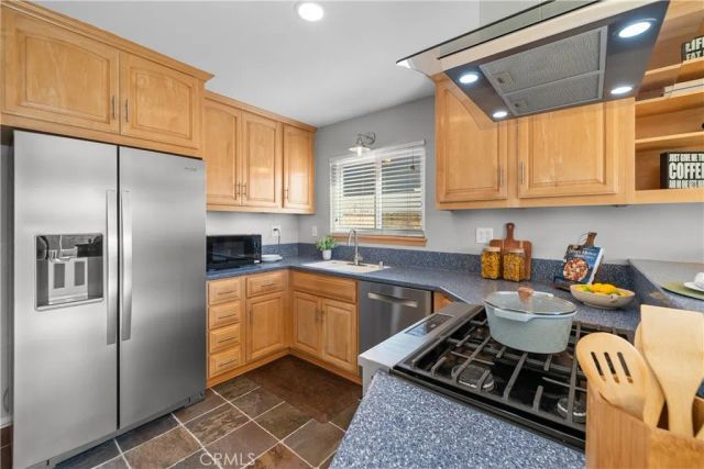 27939 Honeycomb, Saugus, CA 91350