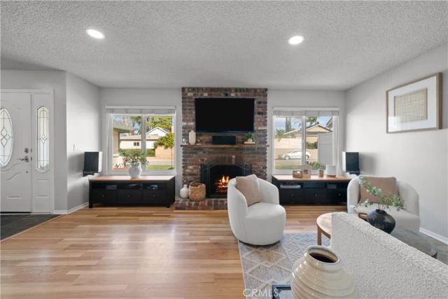 27939 Honeycomb, Saugus, CA 91350