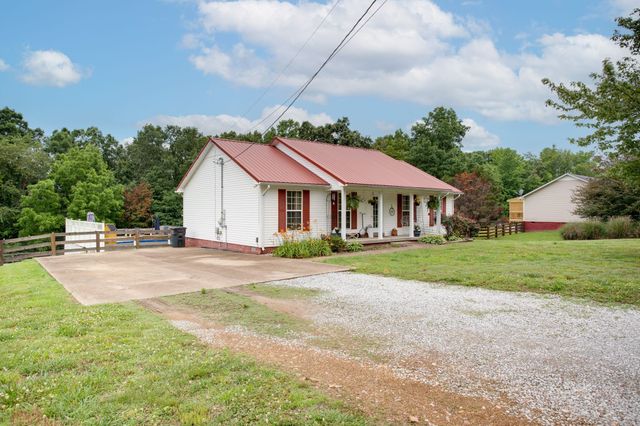 2233 Fall River Rd, Leoma, TN 38468