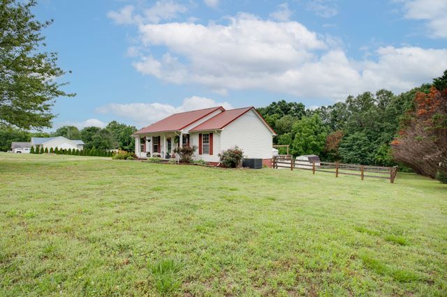 2233 Fall River Rd, Leoma, TN 38468