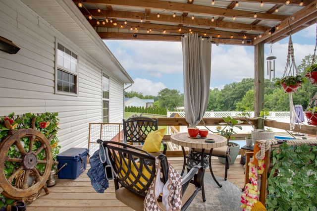 2233 Fall River Rd, Leoma, TN 38468