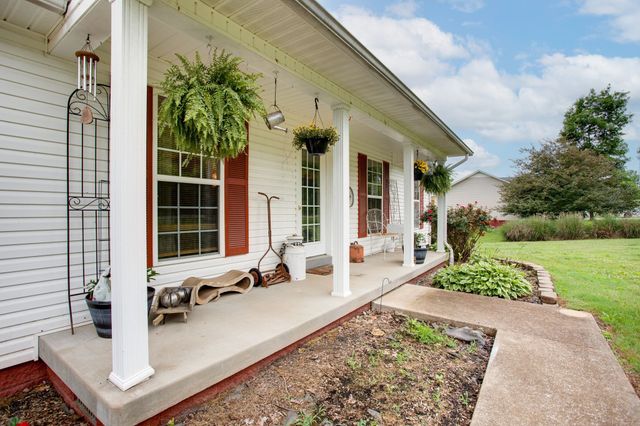 2233 Fall River Rd, Leoma, TN 38468