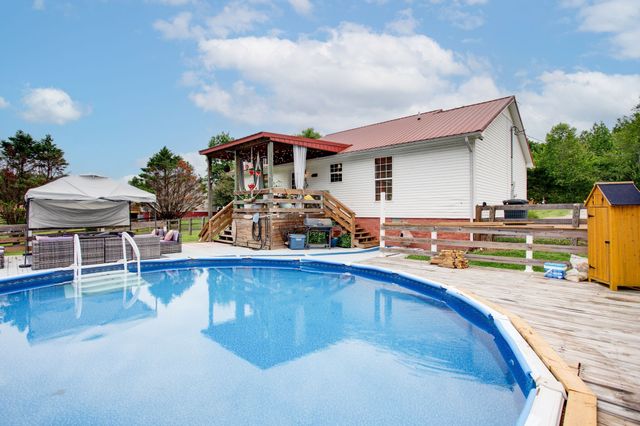 2233 Fall River Rd, Leoma, TN 38468