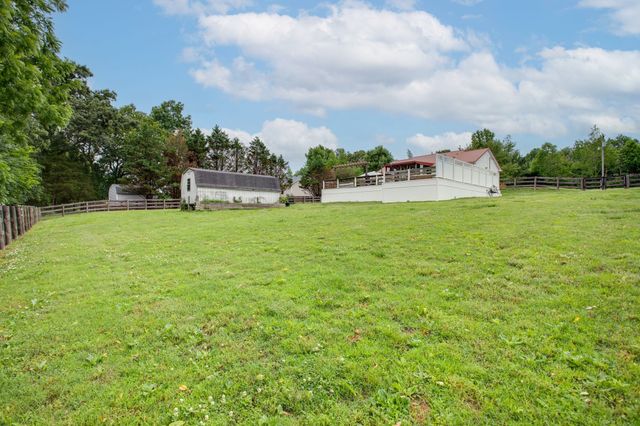 2233 Fall River Rd, Leoma, TN 38468