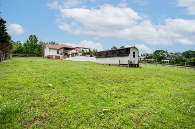 2233 Fall River Rd, Leoma, TN 38468
