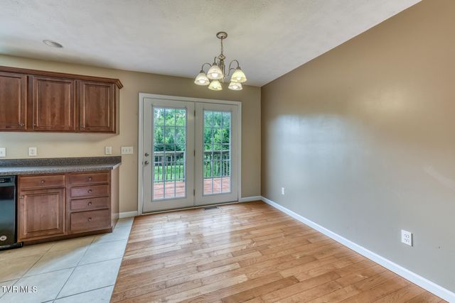 153 Hunters Run Lane, Mount Carmel, TN 37645