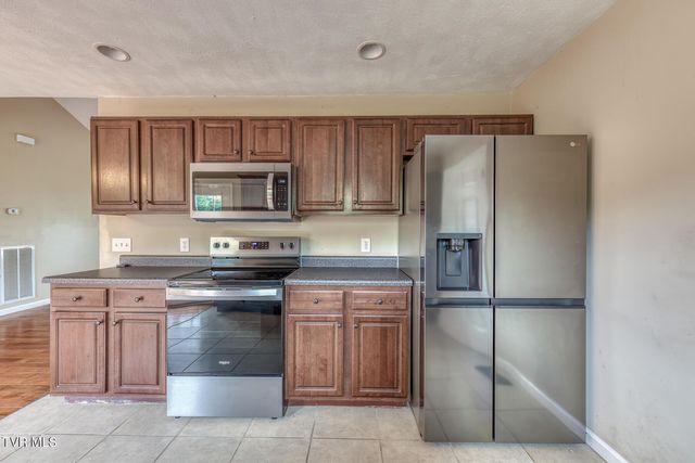 153 Hunters Run Lane, Mount Carmel, TN 37645