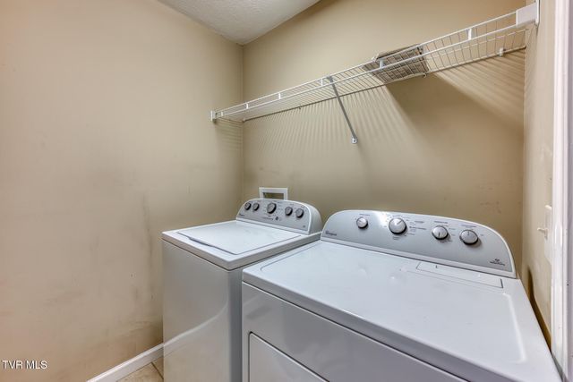 153 Hunters Run Lane, Mount Carmel, TN 37645