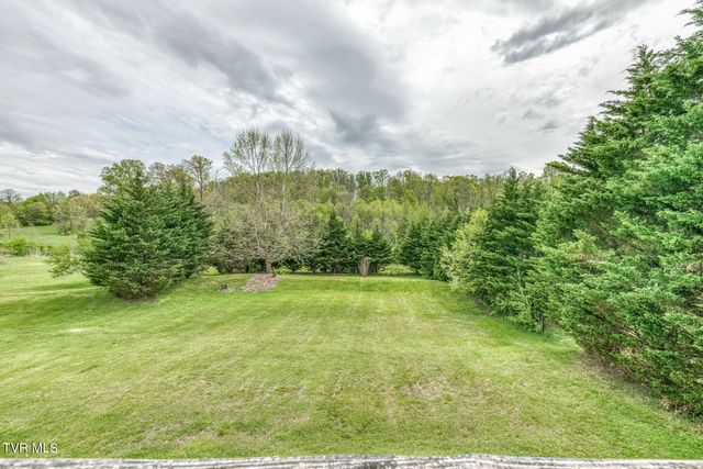 153 Hunters Run Lane, Mount Carmel, TN 37645