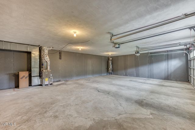 153 Hunters Run Lane, Mount Carmel, TN 37645