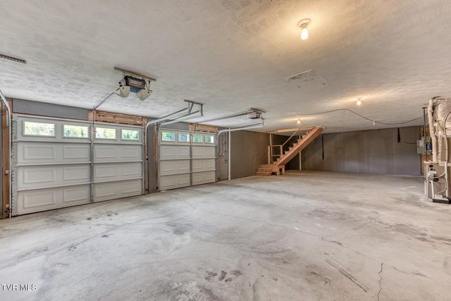 153 Hunters Run Lane, Mount Carmel, TN 37645