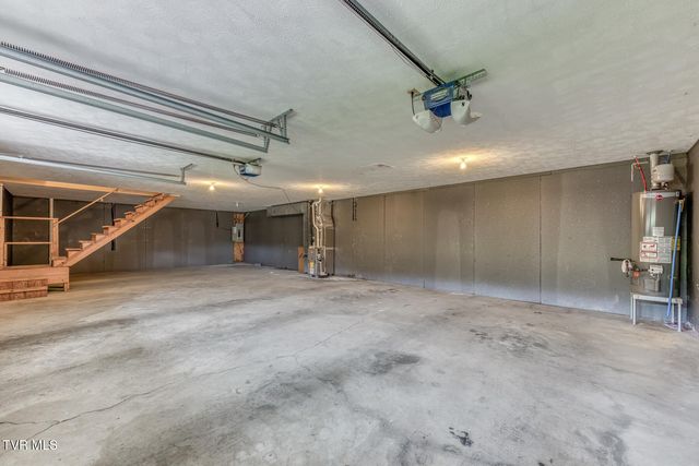 153 Hunters Run Lane, Mount Carmel, TN 37645