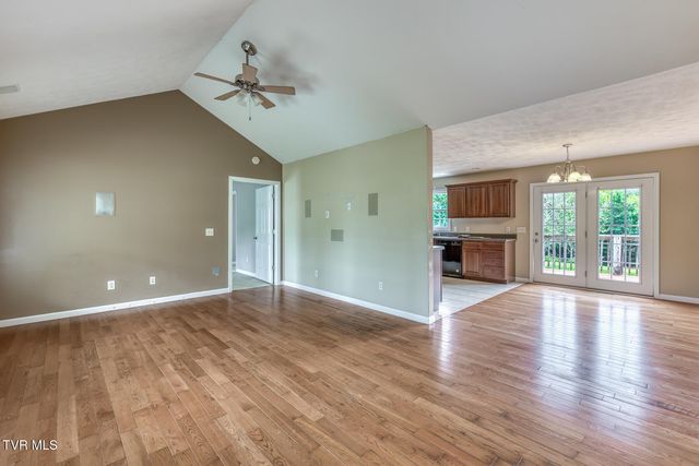 153 Hunters Run Lane, Mount Carmel, TN 37645