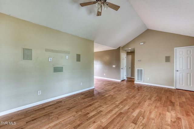153 Hunters Run Lane, Mount Carmel, TN 37645