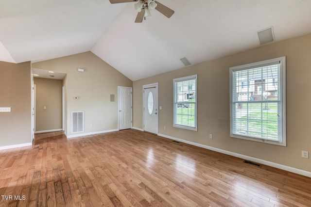 153 Hunters Run Lane, Mount Carmel, TN 37645