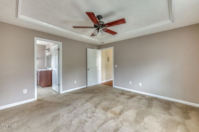 153 Hunters Run Lane, Mount Carmel, TN 37645