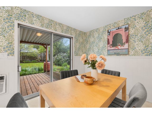 8516 Se MILL St, Portland, OR 97216