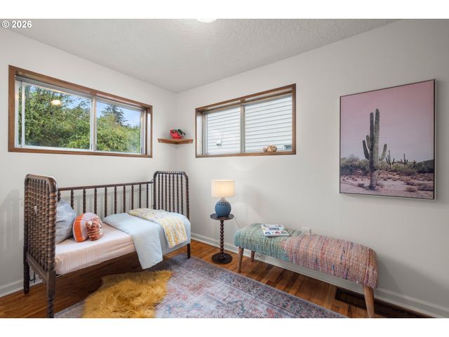 8516 Se MILL St, Portland, OR 97216