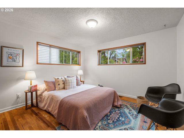 8516 Se MILL St, Portland, OR 97216