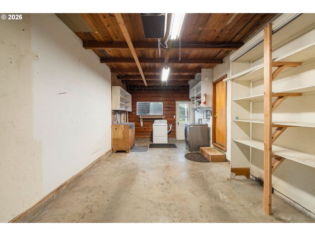 8516 Se MILL St, Portland, OR 97216