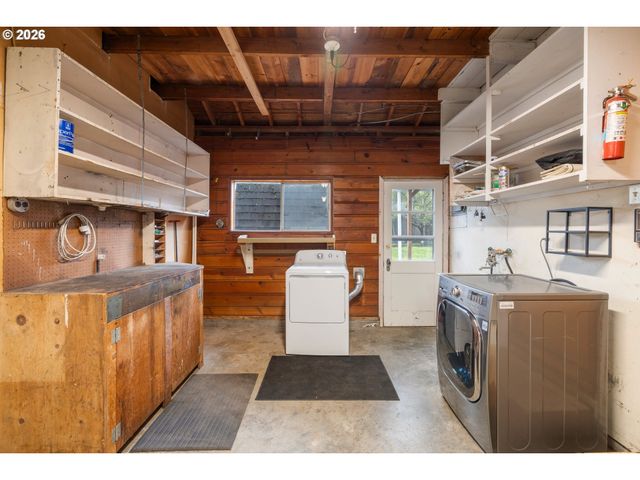 8516 Se MILL St, Portland, OR 97216