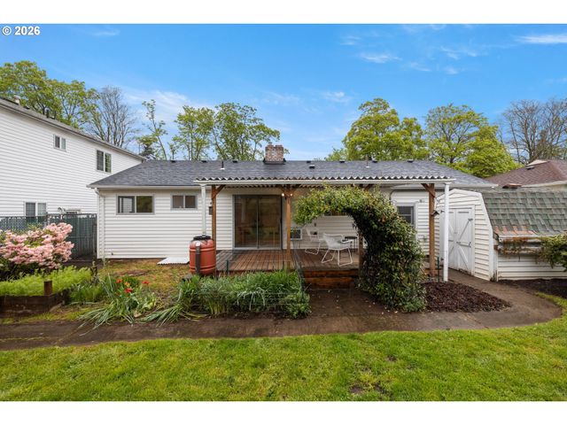 8516 Se MILL St, Portland, OR 97216
