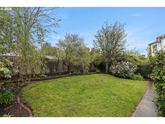 8516 Se MILL St, Portland, OR 97216