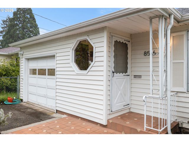 8516 Se MILL St, Portland, OR 97216