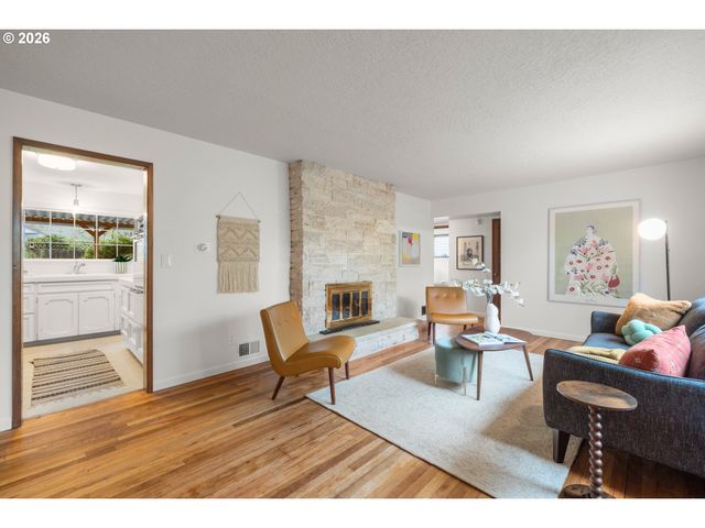 8516 Se MILL St, Portland, OR 97216