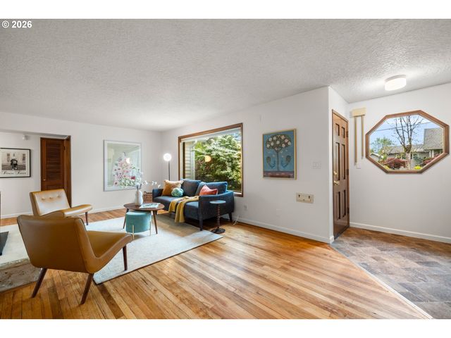 8516 Se MILL St, Portland, OR 97216