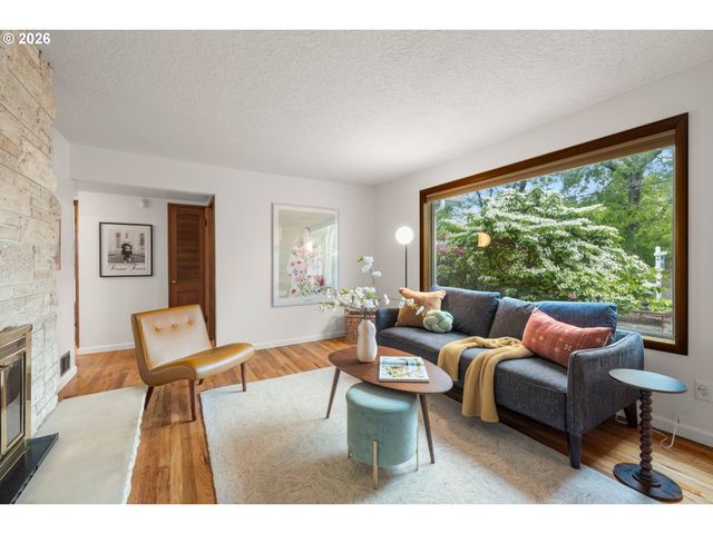 8516 Se MILL St, Portland, OR 97216