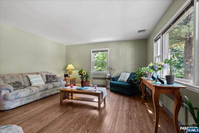 7 Maitland Avenue, Hawthorne, NJ 07506