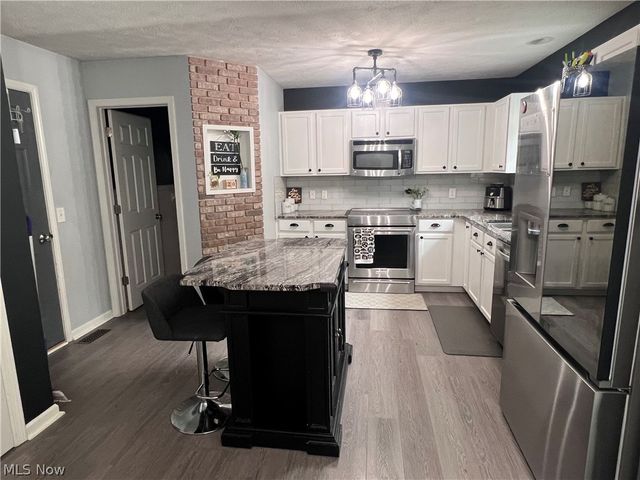 10523 Herrington Drive, Aurora, OH 44202