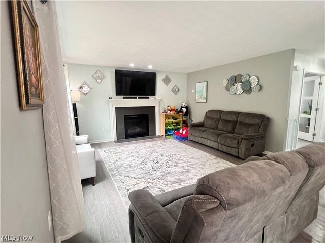 10523 Herrington Drive, Aurora, OH 44202