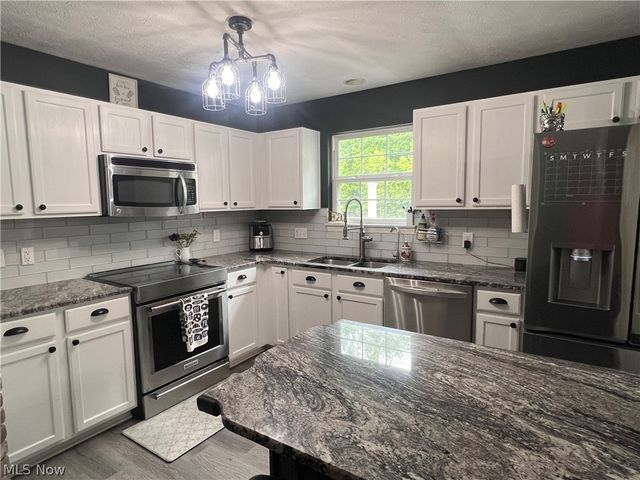 10523 Herrington Drive, Aurora, OH 44202