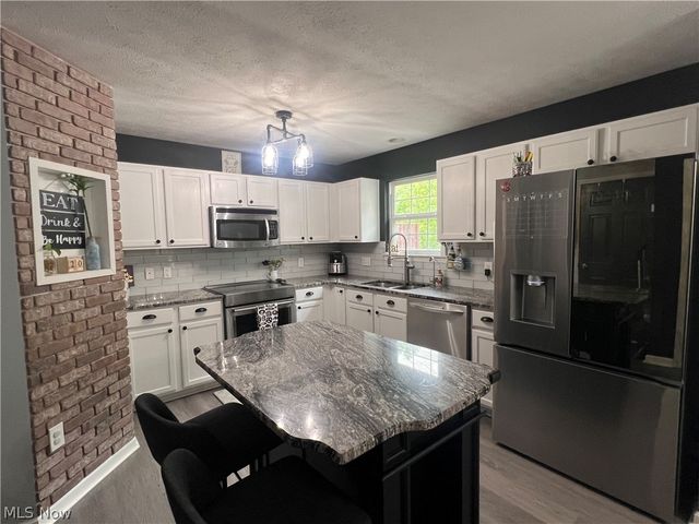 10523 Herrington Drive, Aurora, OH 44202
