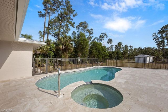 5096 Boxwood WAY, Naples, FL 34116