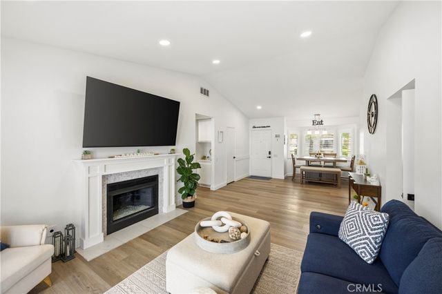 42370 Cosmic, Temecula, CA 92592