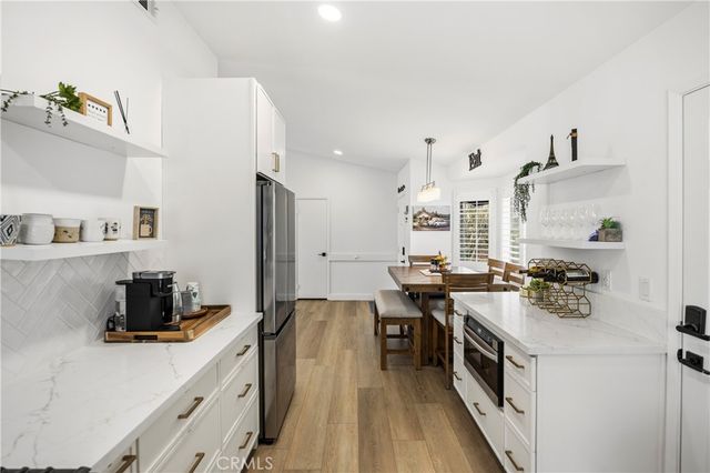 42370 Cosmic, Temecula, CA 92592