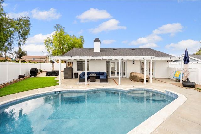 42370 Cosmic, Temecula, CA 92592