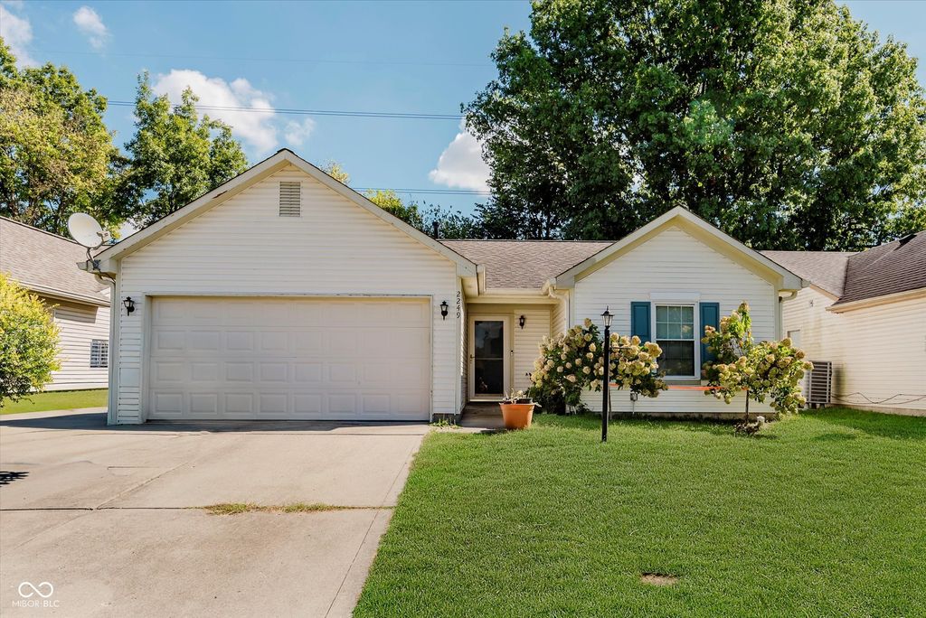 2249 Rolling Oak Drive, Indianapolis, IN 46214