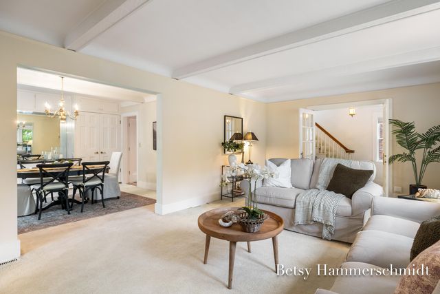 417 Cheshire Drive NE, Grand Rapids, MI 49505
