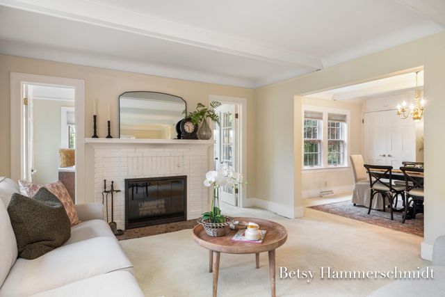 417 Cheshire Drive NE, Grand Rapids, MI 49505
