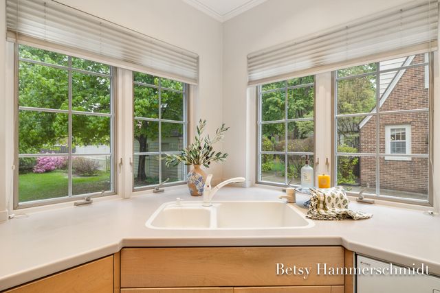 417 Cheshire Drive NE, Grand Rapids, MI 49505