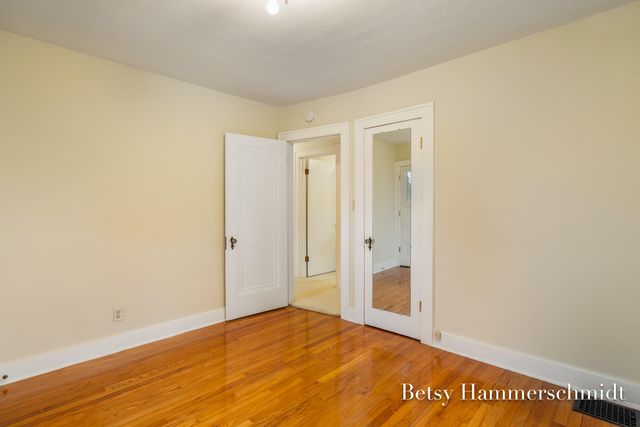417 Cheshire Drive NE, Grand Rapids, MI 49505