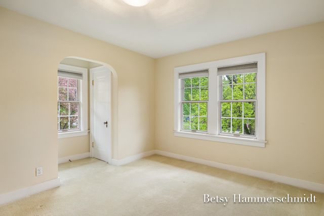 417 Cheshire Drive NE, Grand Rapids, MI 49505