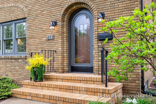 417 Cheshire Drive NE, Grand Rapids, MI 49505
