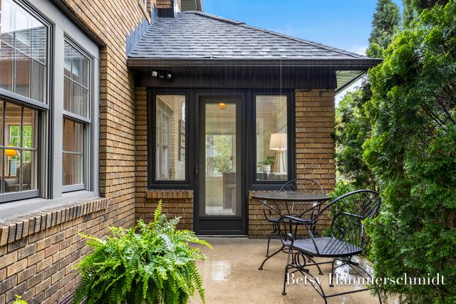 417 Cheshire Drive NE, Grand Rapids, MI 49505
